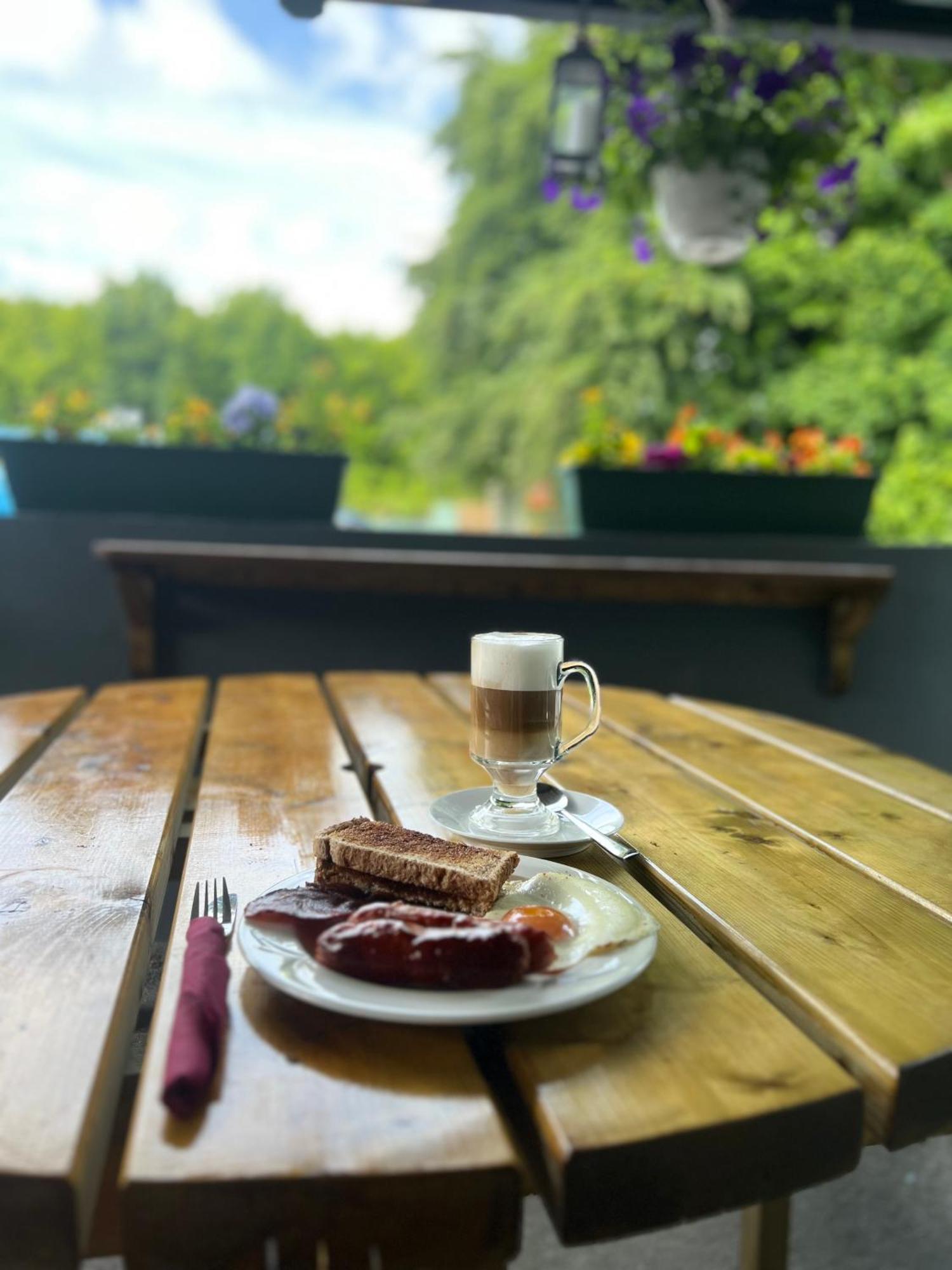 The Coach House Inn Moycullen Esterno foto